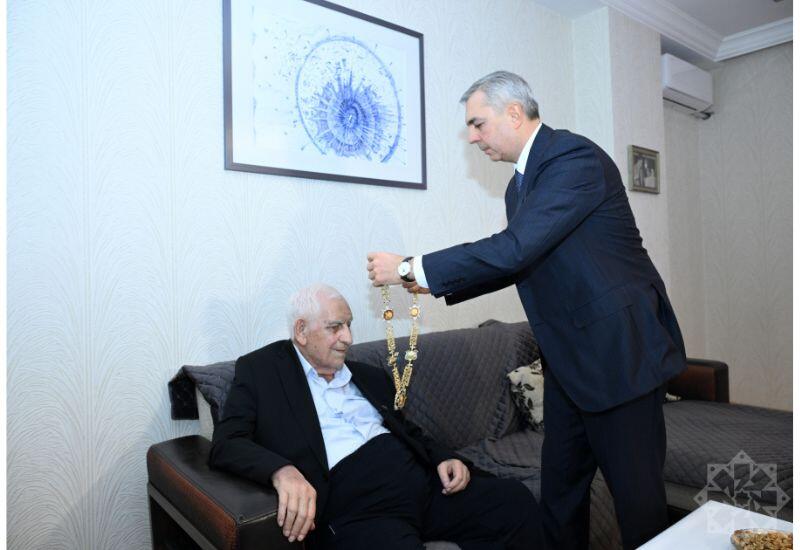 Xalq şairi Nəriman Həsənzadəyə “Heydər Əliyev” ordeni təqdim edilib