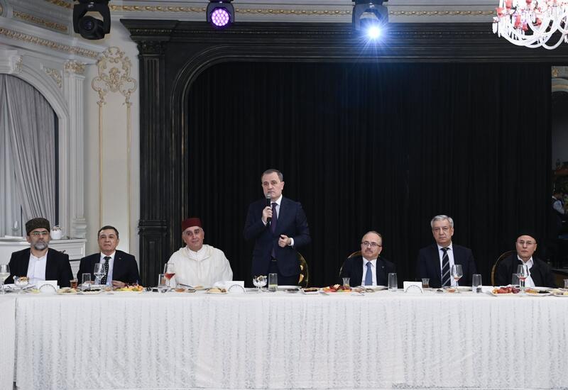 Джейхун Байрамов подчеркнул важность мира в секторе Газа на ифтаре с послами мусульманских стран
