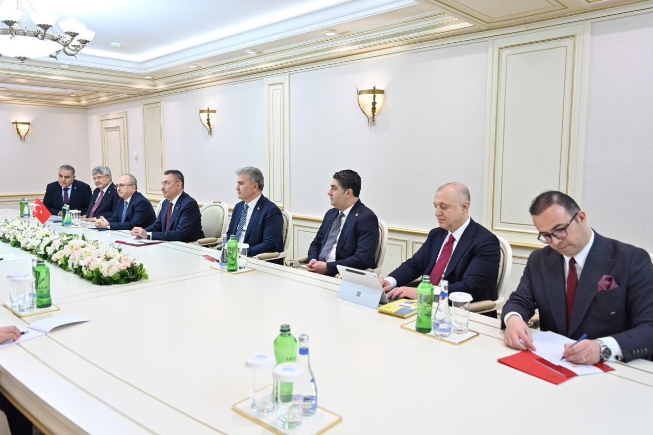 Sahibə Qafarova TBMM-in komitə sədri Fuad Oktay ilə ikitərəfli əməkdaşlığı müzakirə etdi