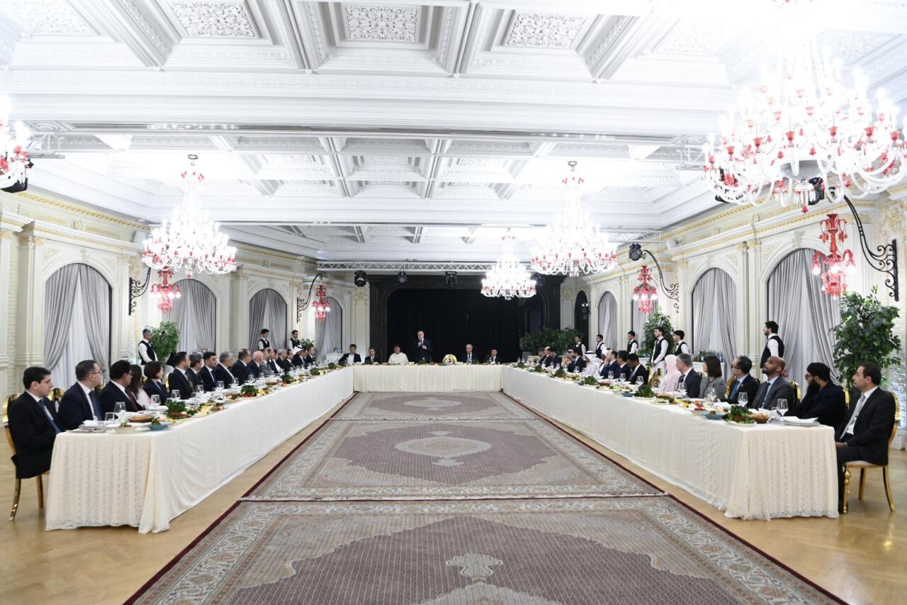 Джейхун Байрамов подчеркнул важность мира в секторе Газа на ифтаре с послами мусульманских стран