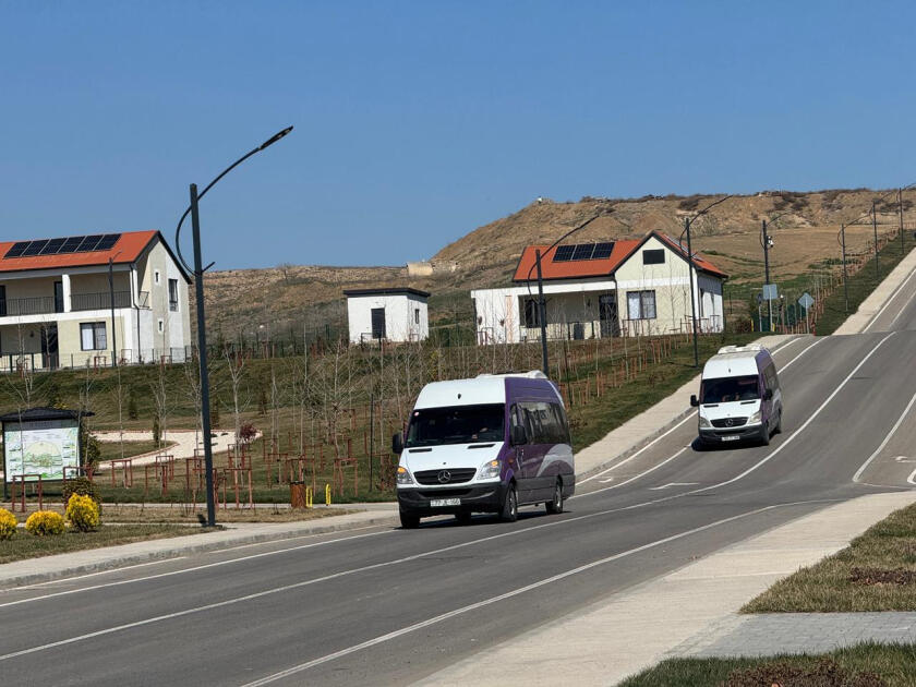 Вернувшимся в Хоровлу бывшим вынужденным переселенцам вручены ключи от домов