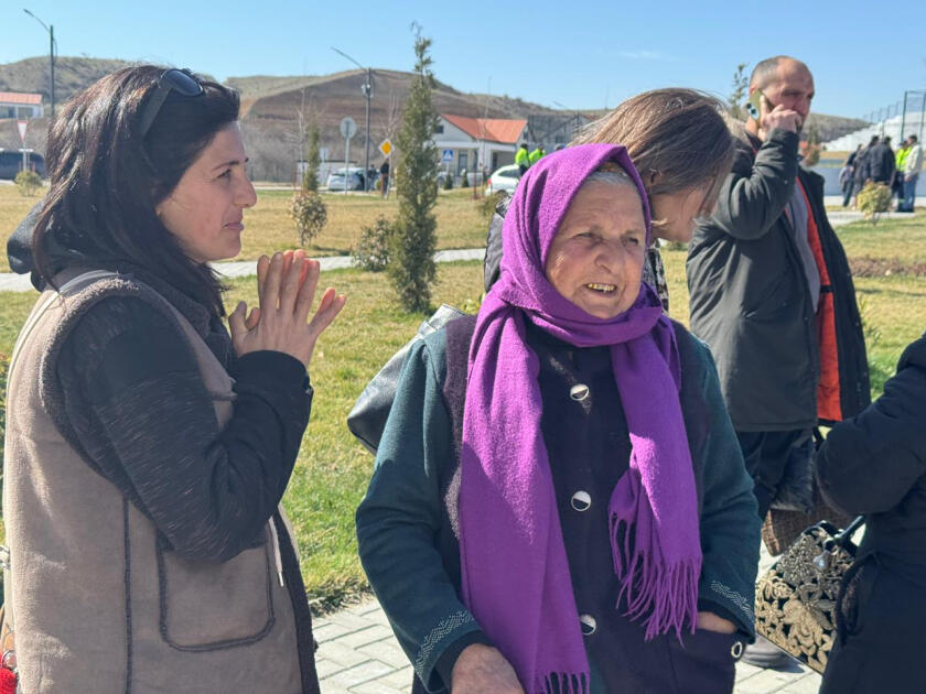 Вернувшимся в Хоровлу бывшим вынужденным переселенцам вручены ключи от домов