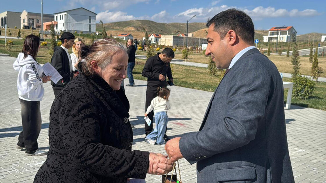 Вернувшимся в Хоровлу бывшим вынужденным переселенцам вручены ключи от домов