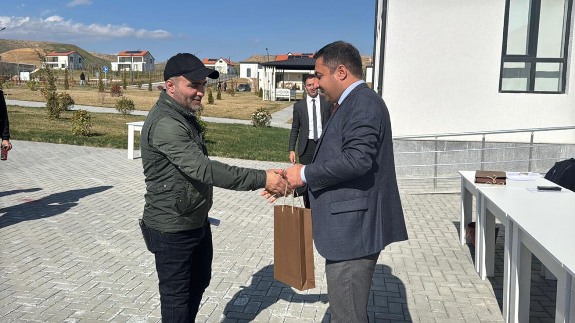 Вернувшимся в Хоровлу бывшим вынужденным переселенцам вручены ключи от домов