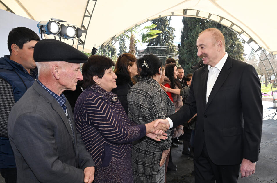 Prezident İlham Əliyev və Birinci xanım Mehriban Əliyeva Xocavənd şəhər və Xocavənd kənd sakinləri ilə görüşüblər