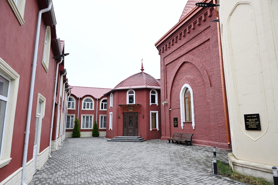 Лейла Алиева и Алена Алиева посетили Джума-мечеть