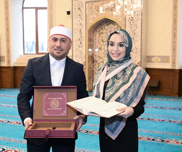 Лейла Алиева и Алена Алиева посетили Джума-мечеть