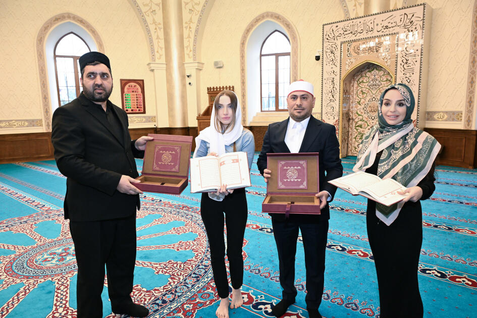 Лейла Алиева и Алена Алиева посетили Джума-мечеть