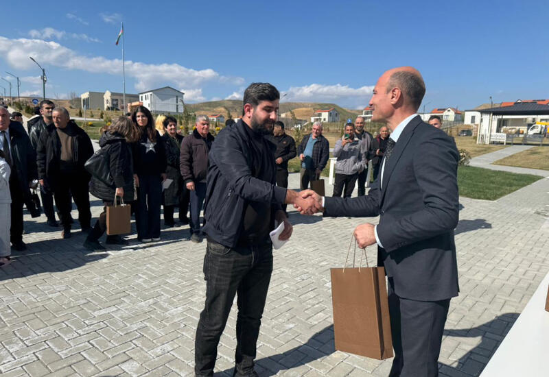 Вернувшимся в Хоровлу бывшим вынужденным переселенцам вручены ключи от домов