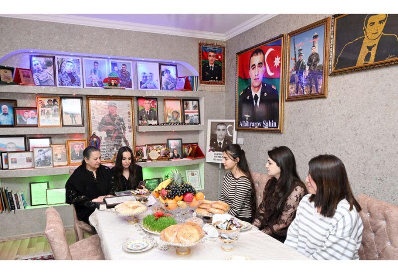 Лейла Алиева посетила семью Героя Отечественной войны Шахина Аллахъярова