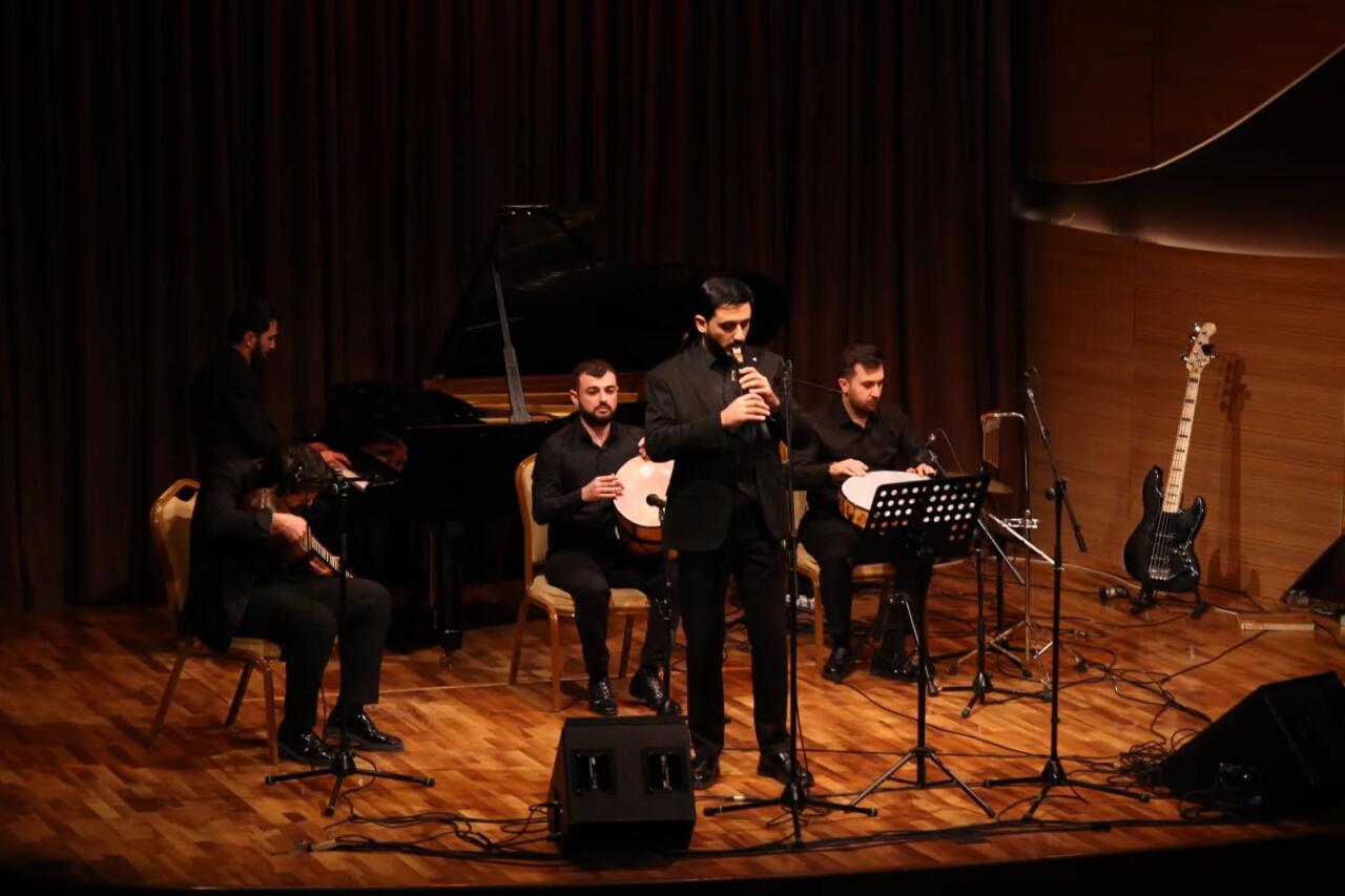 Семь азербайджанских красавиц в голубом и волшебство канона