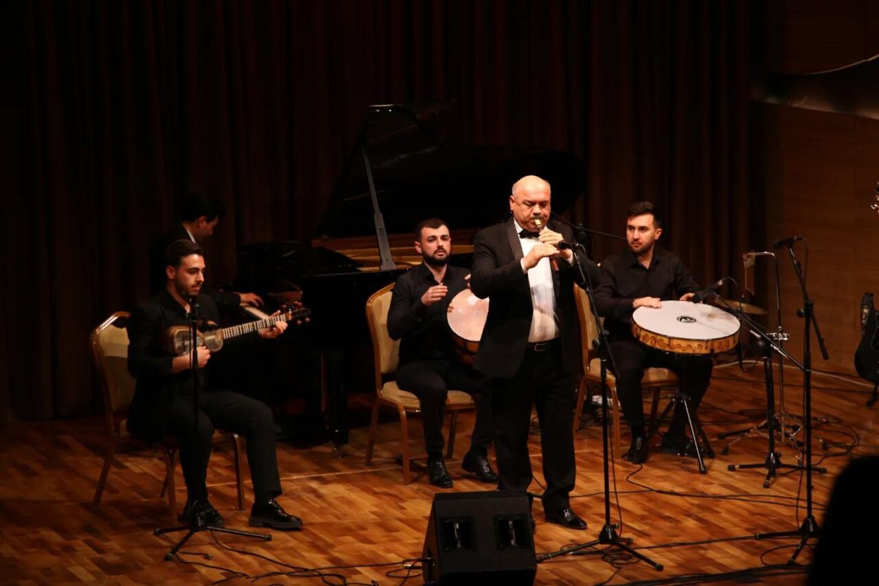 Семь азербайджанских красавиц в голубом и волшебство канона