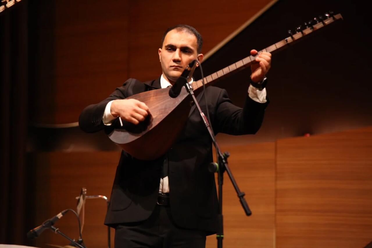 Семь азербайджанских красавиц в голубом и волшебство канона