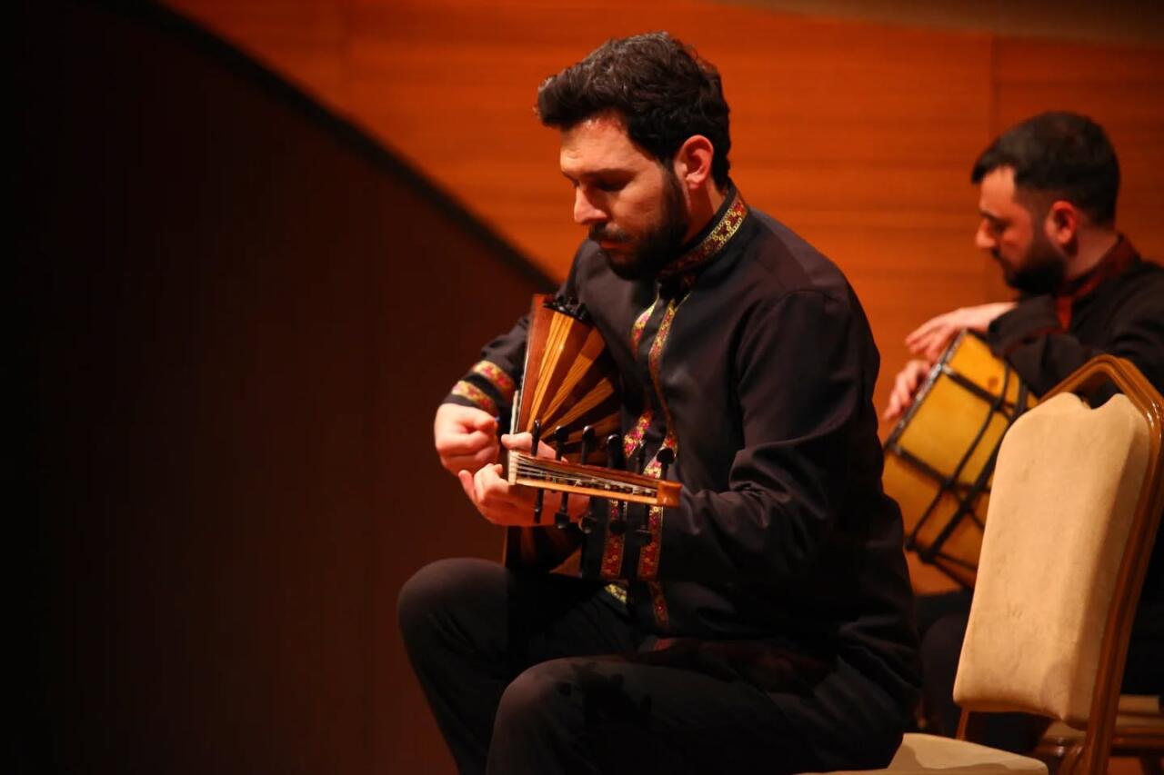 Семь азербайджанских красавиц в голубом и волшебство канона