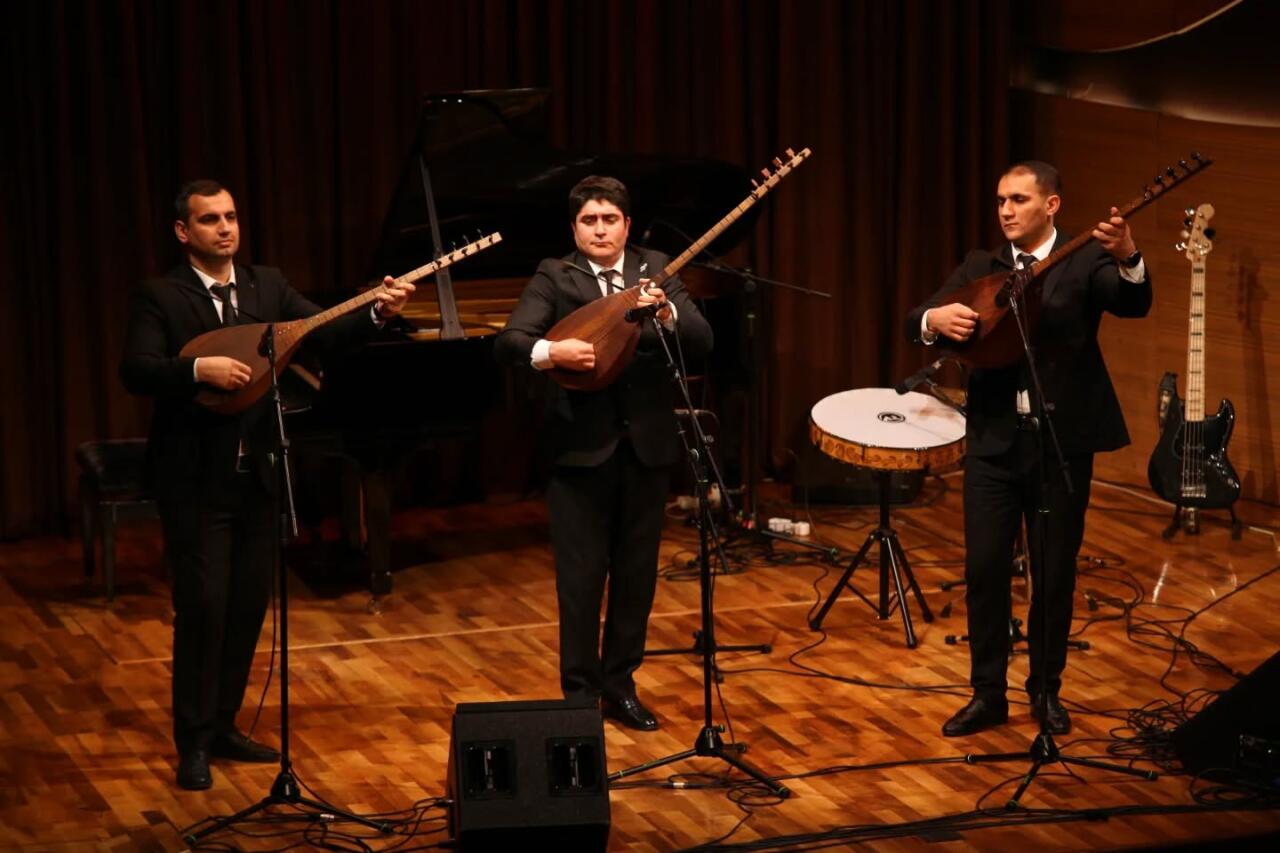 Семь азербайджанских красавиц в голубом и волшебство канона