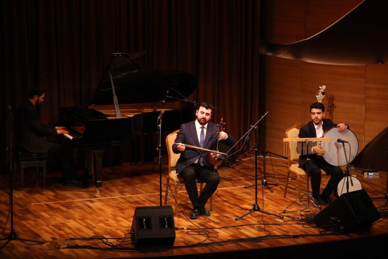 Семь азербайджанских красавиц в голубом и волшебство канона