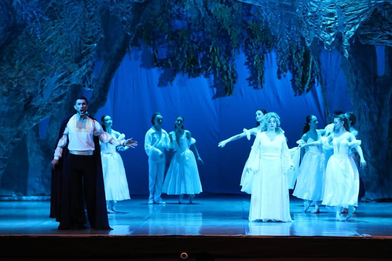 В Баку представили одноактный спектакль "Орфей и Эвридика"