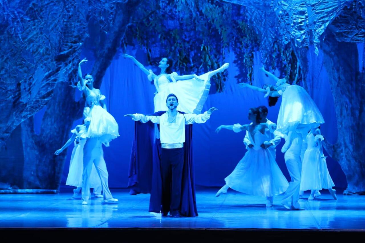 В Баку представили одноактный спектакль "Орфей и Эвридика"