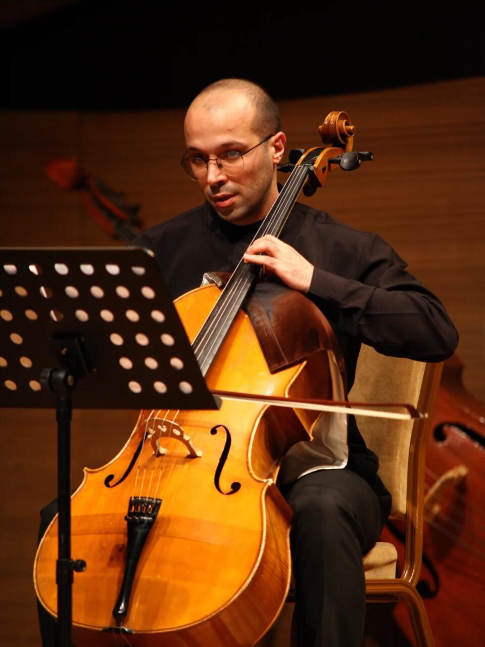 "last postlude-post..." - произведение в котором пауза говорит не меньше, чем звук