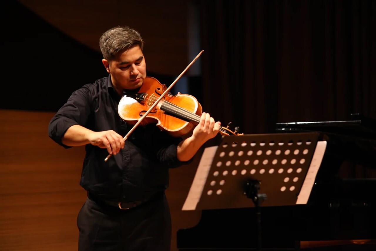 "last postlude-post..." - произведение в котором пауза говорит не меньше, чем звук