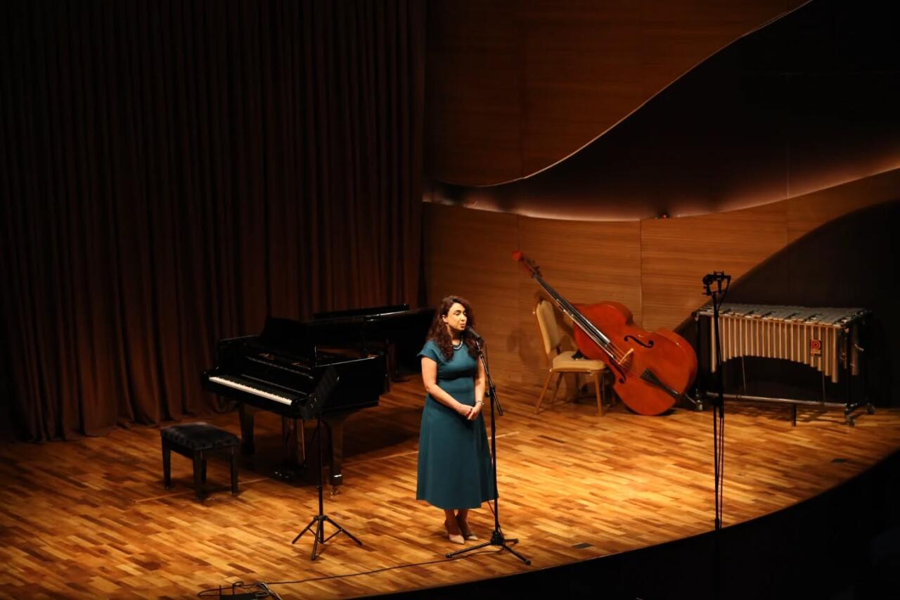 "last postlude-post..." - произведение в котором пауза говорит не меньше, чем звук