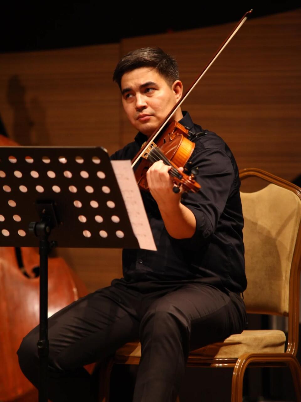 "last postlude-post..." - произведение в котором пауза говорит не меньше, чем звук