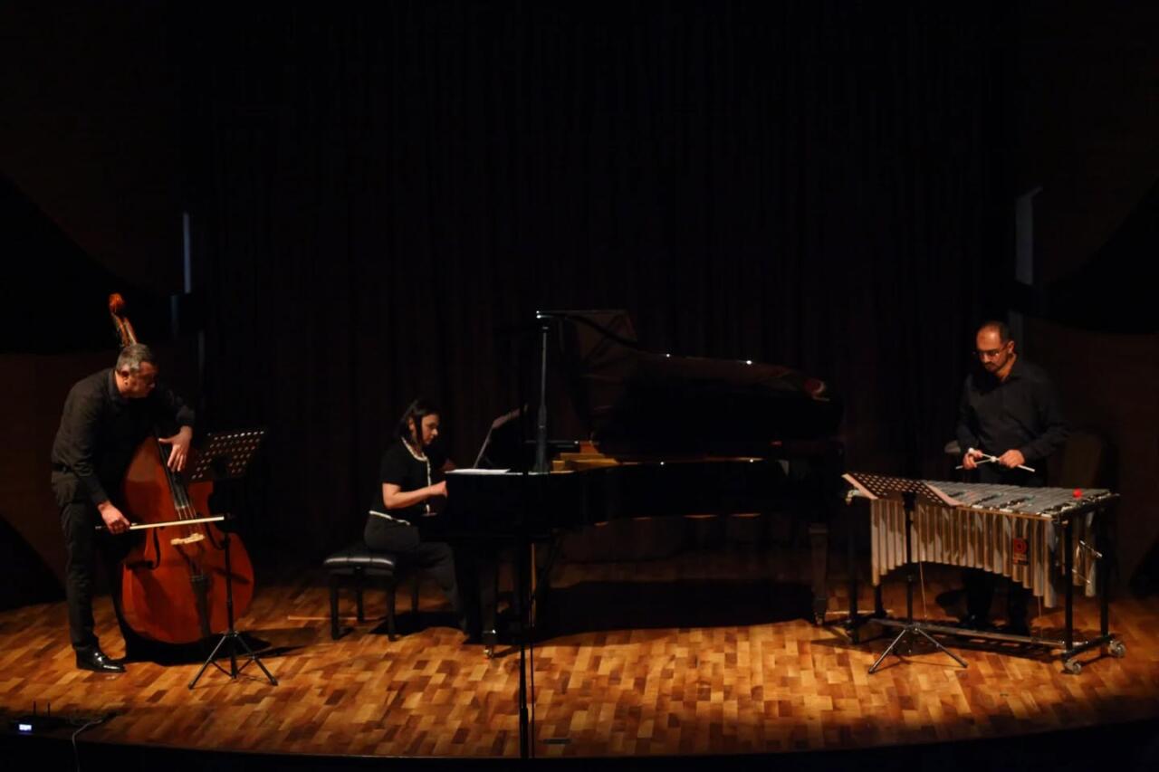 "last postlude-post..." - произведение в котором пауза говорит не меньше, чем звук