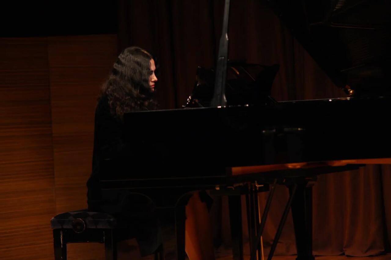 "last postlude-post..." - произведение в котором пауза говорит не меньше, чем звук