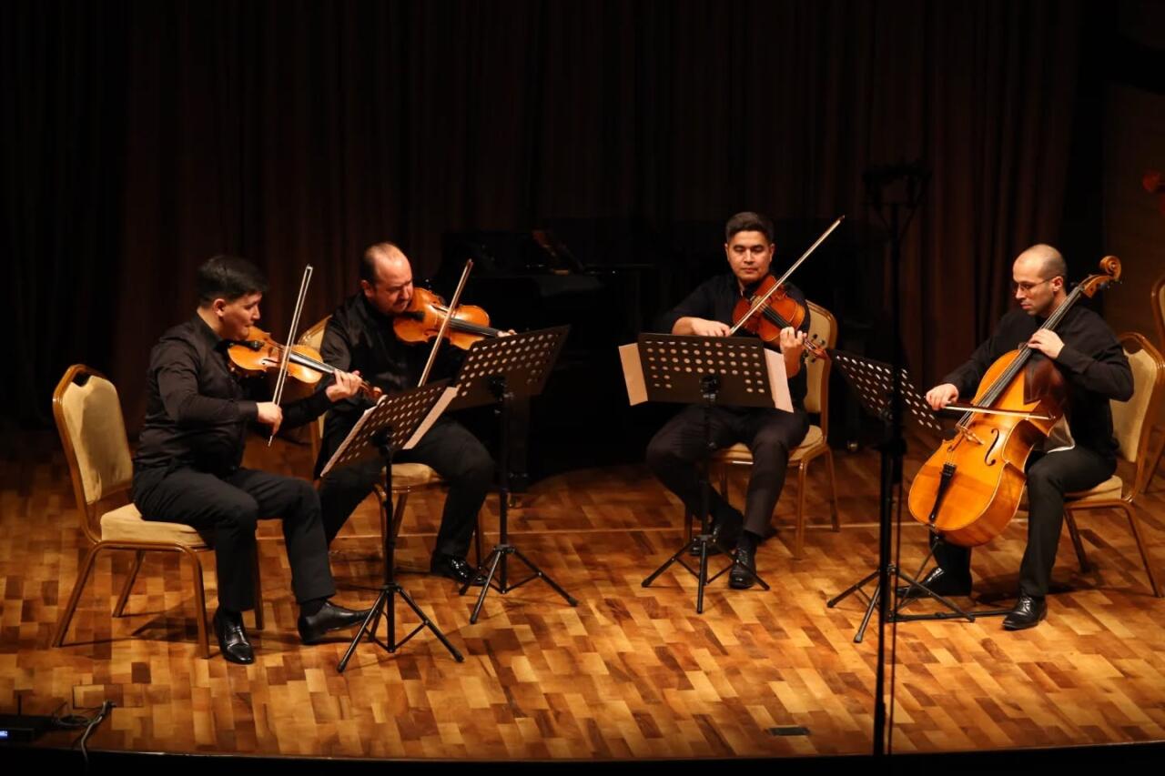 "last postlude-post..." - произведение в котором пауза говорит не меньше, чем звук