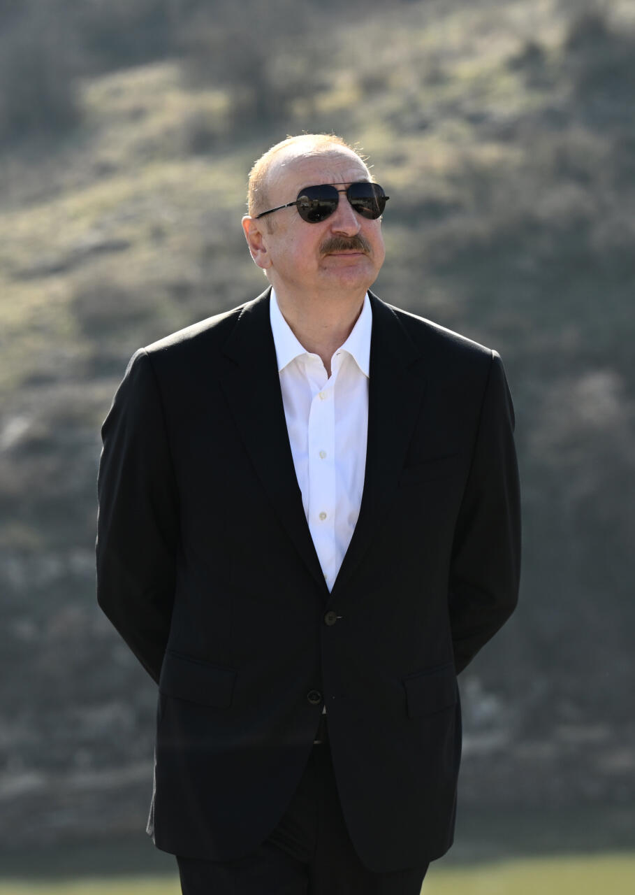 Президент Ильхам Алиев и Первая леди Мехрибан Алиева ознакомились с проделанными работами в селе Ханабад Ходжалинского района