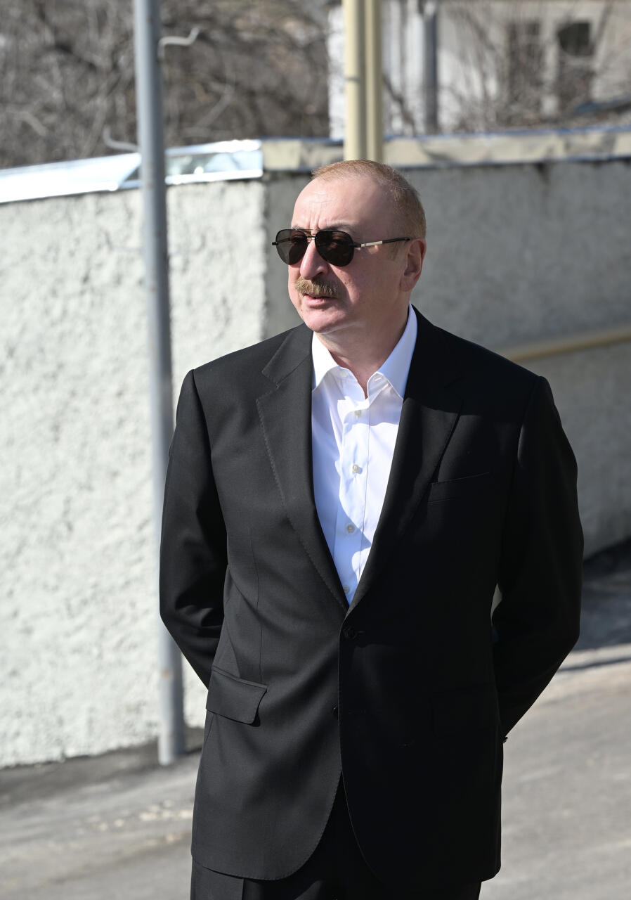 Президент Ильхам Алиев и Первая леди Мехрибан Алиева ознакомились с проделанными работами в селе Ханабад Ходжалинского района