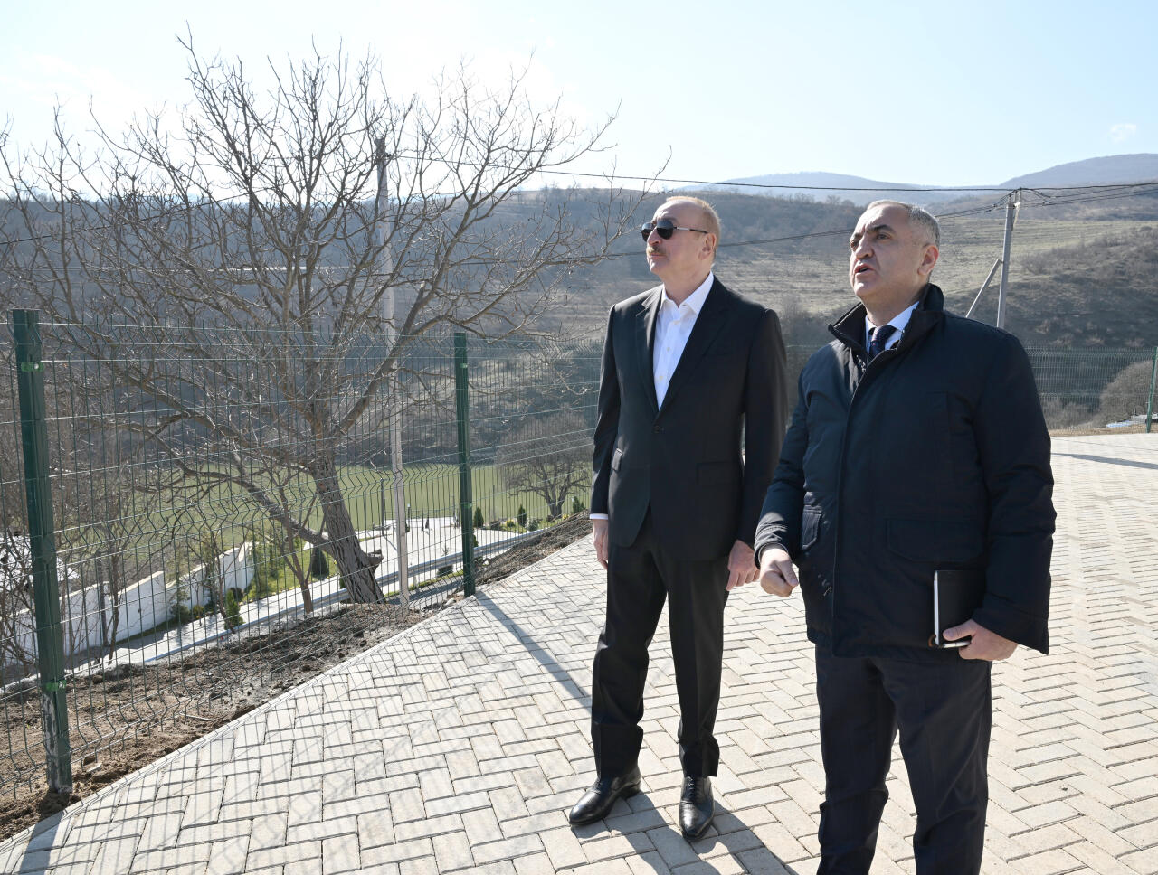 Президент Ильхам Алиев и Первая леди Мехрибан Алиева ознакомились с проделанными работами в селе Ханабад Ходжалинского района