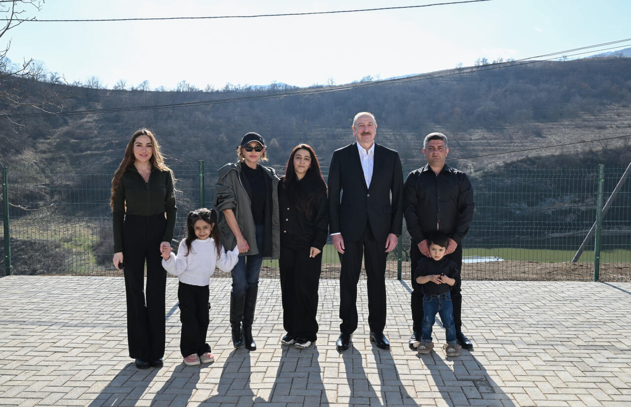 Президент Ильхам Алиев и Первая леди Мехрибан Алиева ознакомились с проделанными работами в селе Ханабад Ходжалинского района