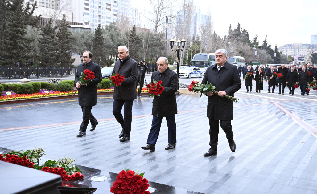 Официальные лица государства и правительства посетили памятник жертвам Ходжалинского геноцида