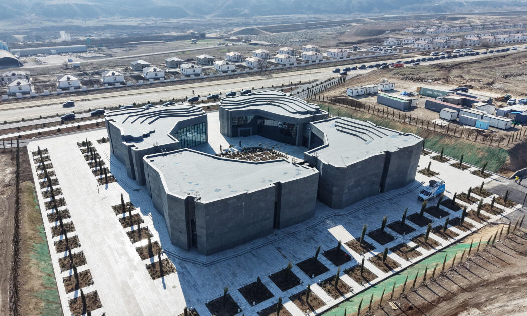 Prezident İlham Əliyev və Birinci xanım Mehriban Əliyeva Xocalı Soyqırımı Memorialının açılışında iştirak ediblər