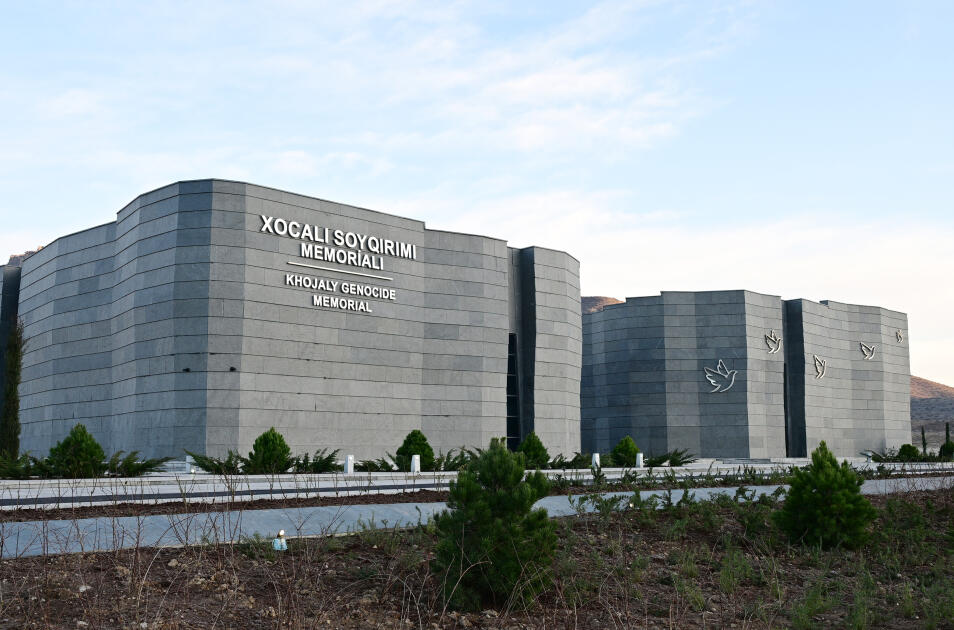 Prezident İlham Əliyev və Birinci xanım Mehriban Əliyeva Xocalı Soyqırımı Memorialının açılışında iştirak ediblər