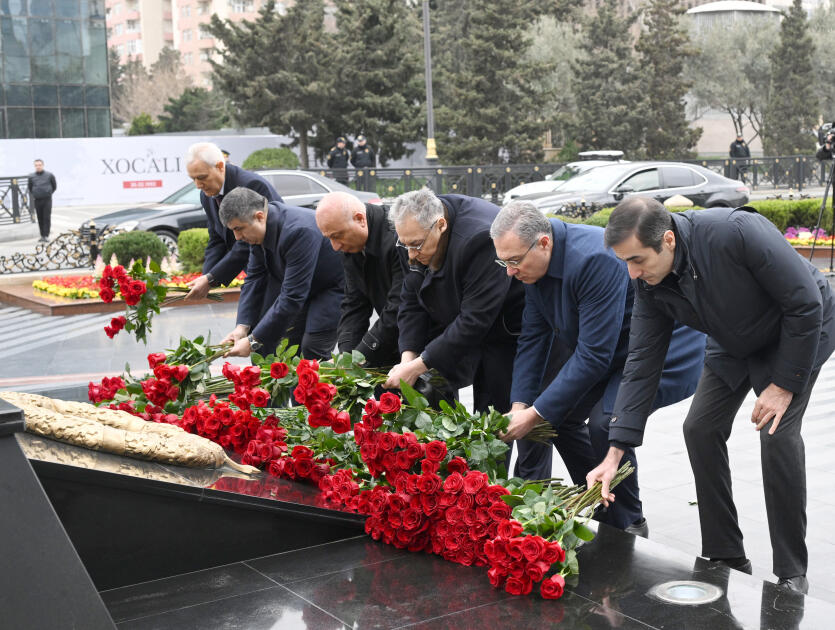 Официальные лица государства и правительства посетили памятник жертвам Ходжалинского геноцида