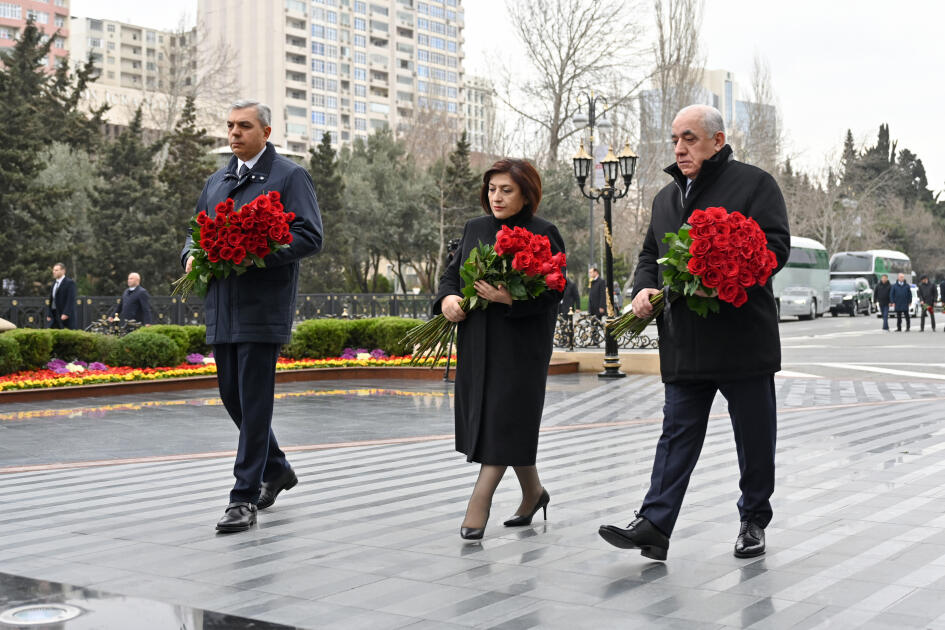 Официальные лица государства и правительства посетили памятник жертвам Ходжалинского геноцида
