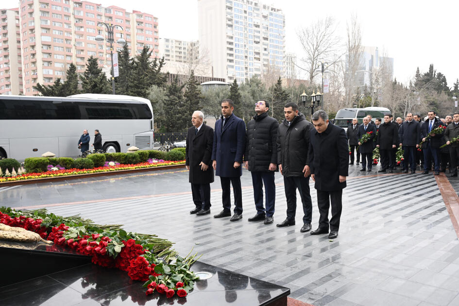 Официальные лица государства и правительства посетили памятник жертвам Ходжалинского геноцида