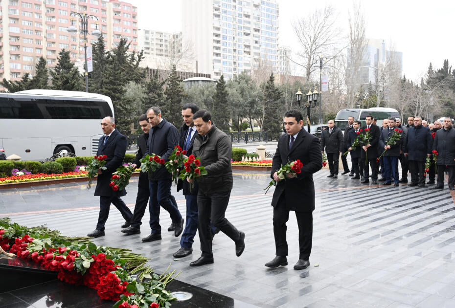 Официальные лица государства и правительства посетили памятник жертвам Ходжалинского геноцида