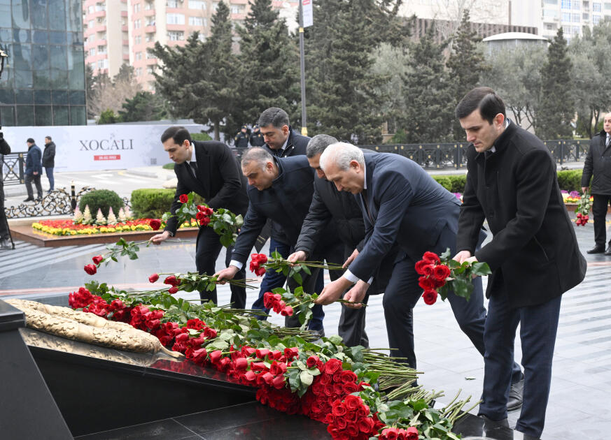 Официальные лица государства и правительства посетили памятник жертвам Ходжалинского геноцида