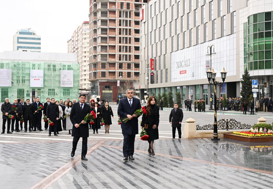 Официальные лица государства и правительства посетили памятник жертвам Ходжалинского геноцида