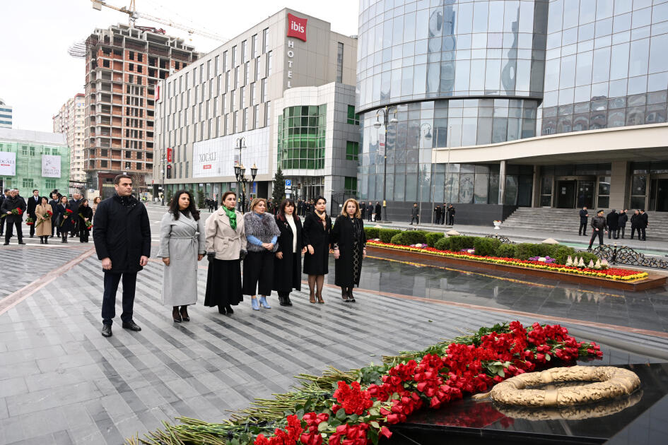 Официальные лица государства и правительства посетили памятник жертвам Ходжалинского геноцида