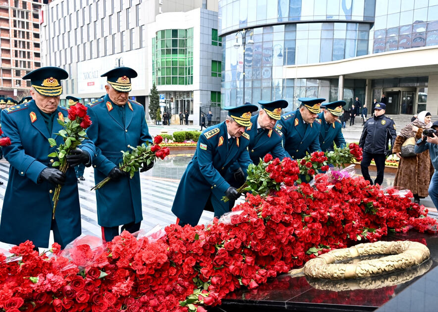 Официальные лица государства и правительства посетили памятник жертвам Ходжалинского геноцида