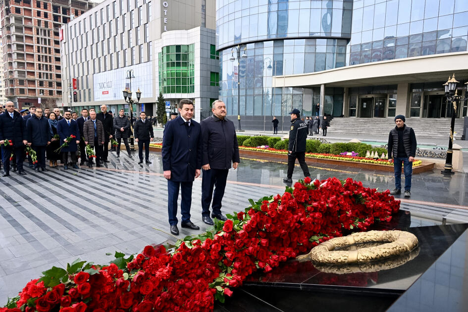 Официальные лица государства и правительства посетили памятник жертвам Ходжалинского геноцида