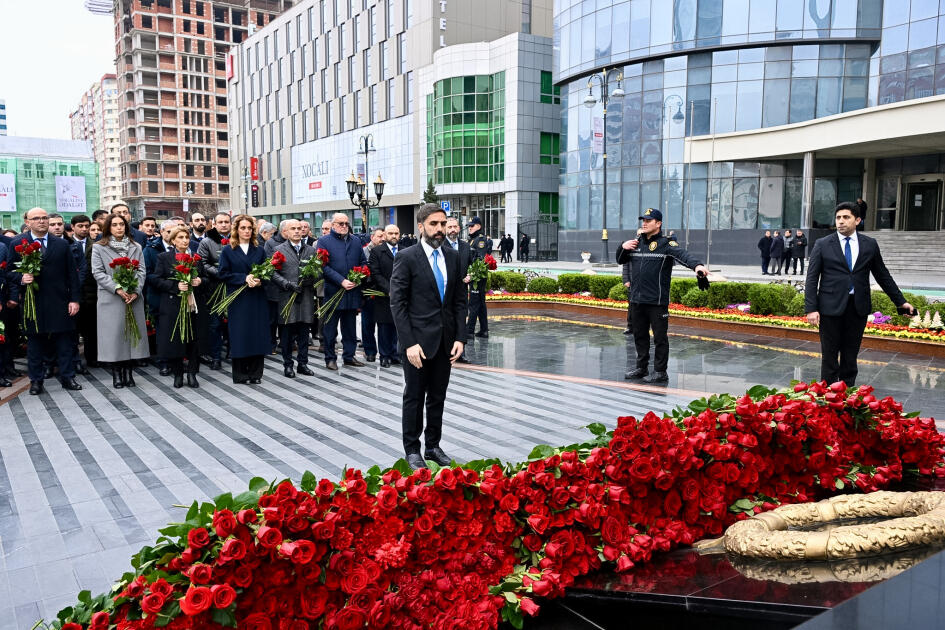 Официальные лица государства и правительства посетили памятник жертвам Ходжалинского геноцида