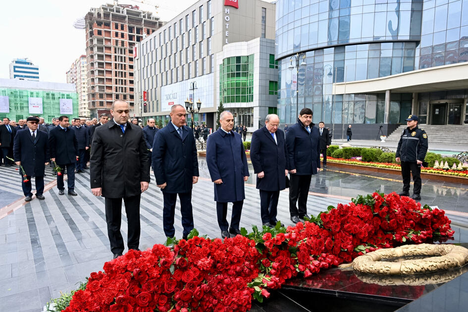 Официальные лица государства и правительства посетили памятник жертвам Ходжалинского геноцида