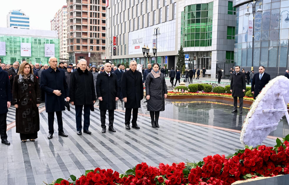 Официальные лица государства и правительства посетили памятник жертвам Ходжалинского геноцида