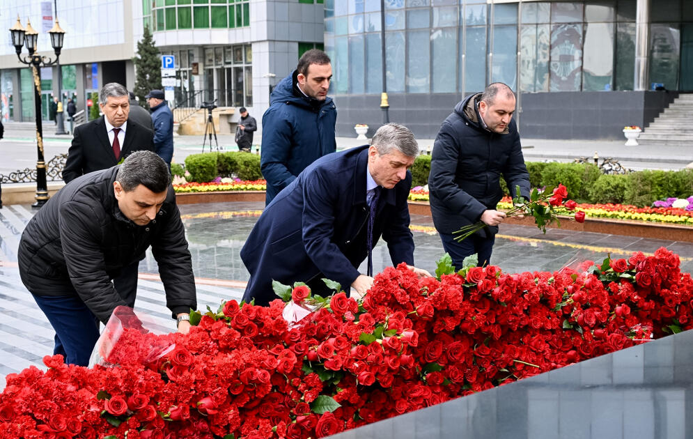 Официальные лица государства и правительства посетили памятник жертвам Ходжалинского геноцида