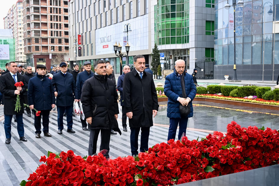 Официальные лица государства и правительства посетили памятник жертвам Ходжалинского геноцида